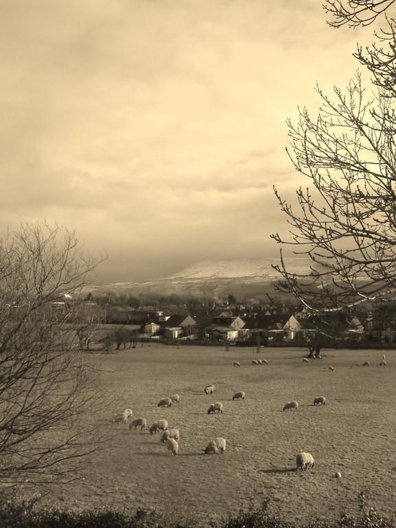 Fifty One And A Half Boutique B&B Clitheroe Εξωτερικό φωτογραφία